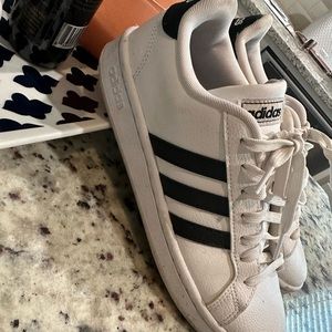 White with black strips Adidas Sneakers size 7.5 just needs to be cleaned up